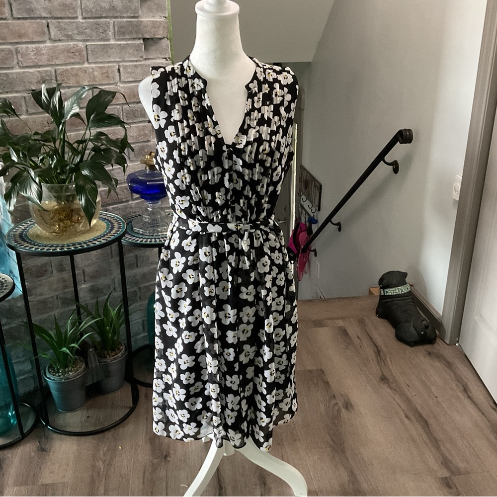 MSK Black and White Sleeveless V-Neck Sundress